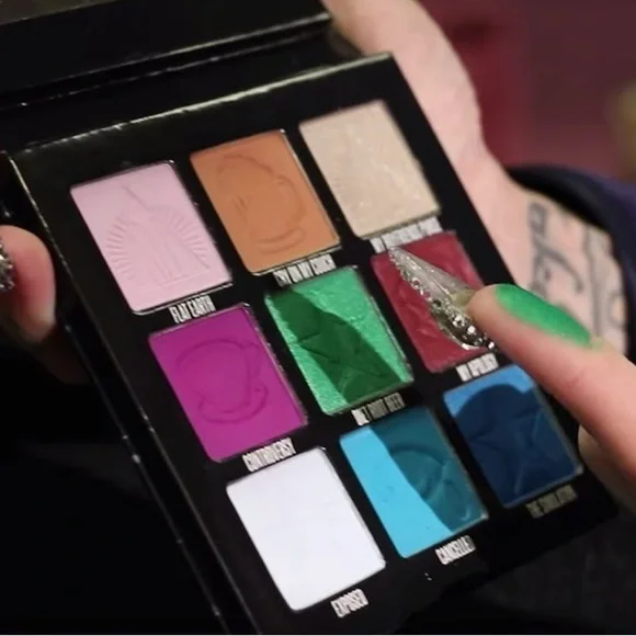 Jeffree Star Mini Controversy Palette Emerald Edition - Picture 1 of 8